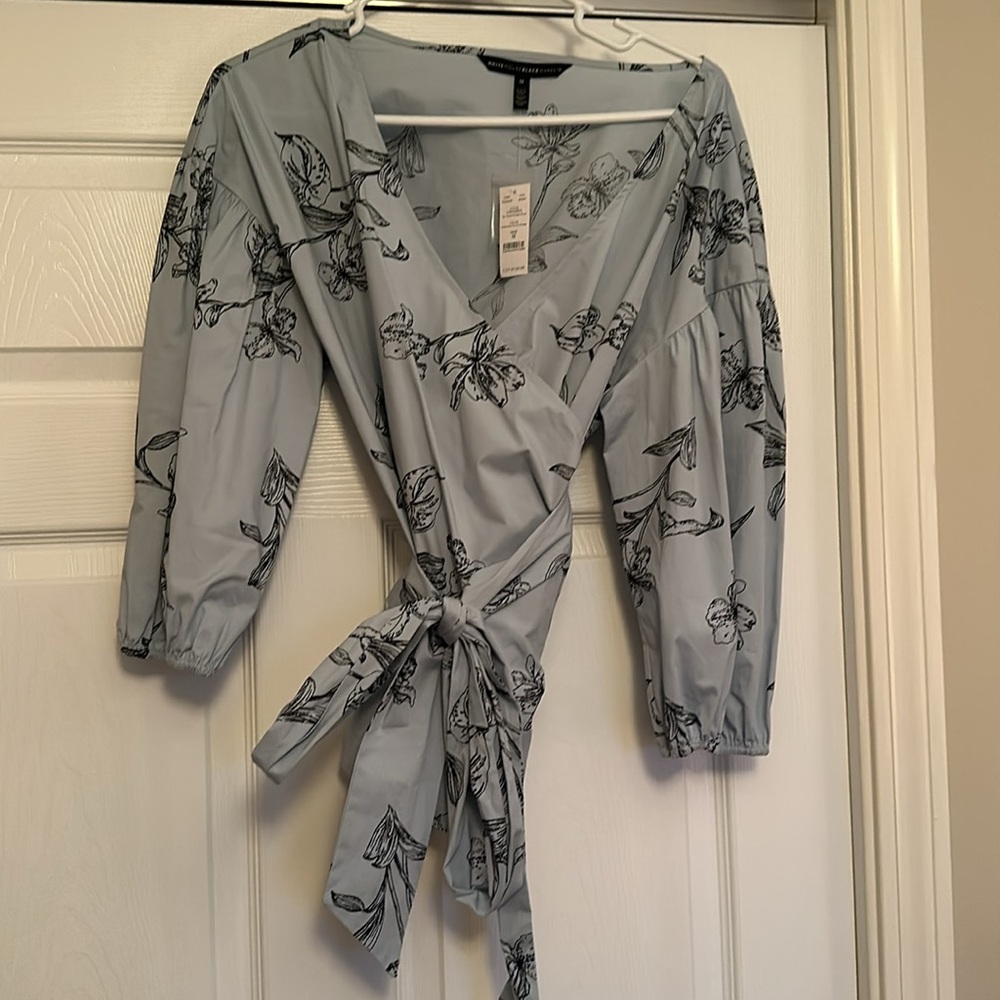 White House Black Market wrap top- size Medium NWT - Picture 3 of 4